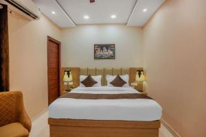 Postel nebo postele na pokoji v ubytování Hotel Devine Zirakpur Chandigarh