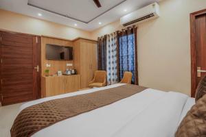 Postel nebo postele na pokoji v ubytování Hotel Devine Zirakpur Chandigarh