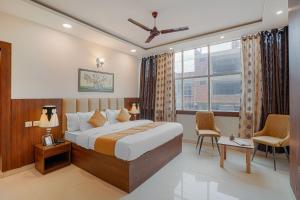 Postel nebo postele na pokoji v ubytování Hotel Devine Zirakpur Chandigarh