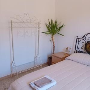 A bed or beds in a room at Happy Holiday