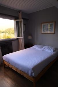 Postel nebo postele na pokoji v ubytování Hôtel Marchal