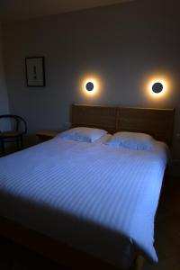Postel nebo postele na pokoji v ubytování Hôtel Marchal