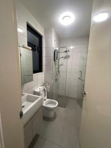 a bathroom with a toilet and a shower and a sink at Arinara Homestay Near IOI City Mall Putrajaya 3R2B 5-6Pax at Conezion Residence in Kampong Abu Bakar