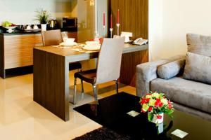 Kuchyň nebo kuchyňský kout v ubytování Crystal Suites Suvarnbhumi Airport