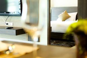 TV a/nebo společenská místnost v ubytování Crystal Suites Suvarnbhumi Airport