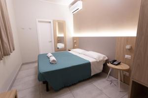 Postel nebo postele na pokoji v ubytování Hotel Tecla + 7 fotografií