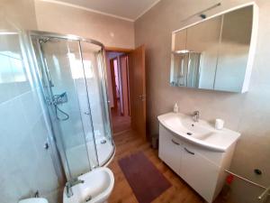 Et badeværelse på Apartments Tre Pini + 14 billeder