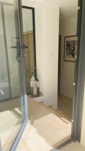Villa Cacharelle Vue Mer Piscine的一间浴室