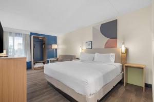 Spark by Hilton Colorado Springs I 25 Central客房内的一张或多张床位