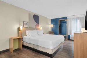 Spark by Hilton Colorado Springs I 25 Central客房内的一张或多张床位