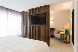 טלויזיה ו/או מרכז בידור ב-Four Points by Sheraton Sesimbra