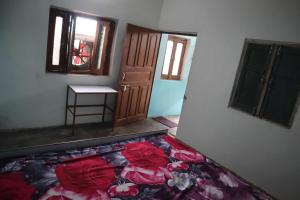 Ένα ή περισσότερα κρεβάτια σε δωμάτιο στο Rashi home stay