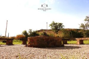Imagen de la galería de Refreshing Mountain FarmStay w Boma,Pool,Hikes,Obstacle Course, en Magaliesburg