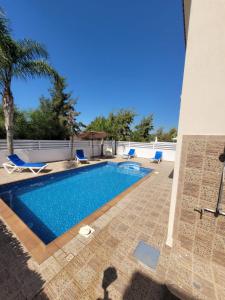 Bazén v ubytování Ayia Napa Marina Luxury Villas - Pearl nebo v jeho okolí