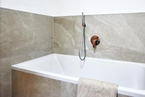 Koupelna v ubytování Große Wohnung in Schlanders + 14 fotografií