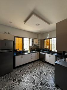 Η κουζίνα ή μικρή κουζίνα στο Villa avec piscine