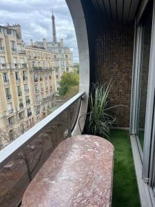 Balkons/terase naktsmītnē Suite avec balcon vue Tour Eiffel
