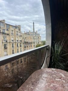 Balkons/terase naktsmītnē Suite avec balcon vue Tour Eiffel