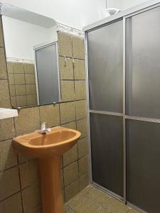 Vannituba majutusasutuses Cantinho Aconchegante - Quarto 04 Ar-condicionado