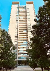 El edificio en el que está el departamento