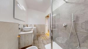 A bathroom at SYC Favoloso Még 7 kép