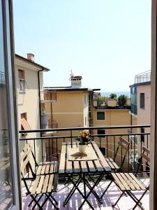 A balcony or terrace at WONDERFUL NOLI - appartamento Noli Liguria Italia