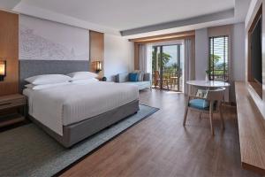 Ein Bett oder Betten in einem Zimmer der Unterkunft Phuket Marriott Resort & Spa, Merlin Beach