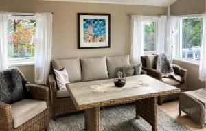 Posezení v ubytování Two-Bedroom Holiday Home In Rygge