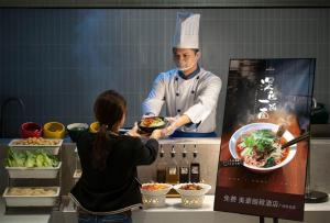 酒店内部或周边提供的食物