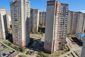 Výhľad na mesto Kyjev alebo výhľad na mesto priamo z apartmánu
