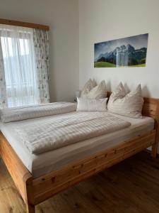 Rúm í herbergi á Appartement Weitblick