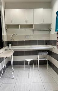 Kuchyň nebo kuchyňský kout v ubytování AZ Melaka Homestay, Islamic Homestay