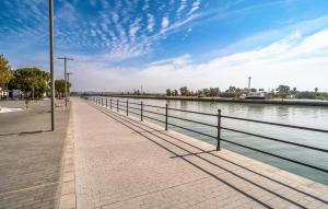 a sidewalk next to a body of water at Pet Friendly Apartment in El Puerto de Santa María