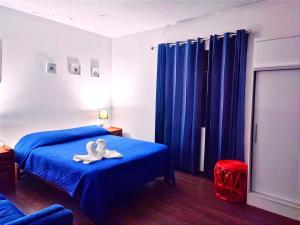 En eller flere senge i et værelse på Misti Apartment Hostal