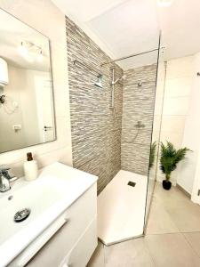 A bathroom at La Cabanana - Apartment w pool and high-speed WiFi