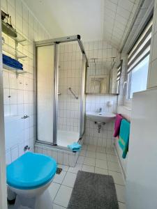 a bathroom with a toilet and a shower and a sink at Ferienwohnung Bach in Travemünde in Lübeck