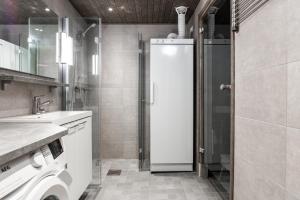 Ένα μπάνιο στο RukaHillChalet2 Ski In - Ski Out - SkiPass x2 +32 φωτογραφίες