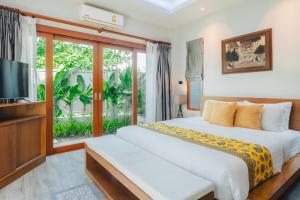 Ένα ή περισσότερα κρεβάτια σε δωμάτιο στο Bangtao Boutique Villa +39 φωτογραφίες