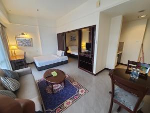 Postel nebo postele na pokoji v ubytování KL Time Square Hotal Sarvice Suite + 37 fotografií