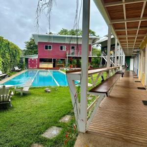 Bazén v ubytování Hotel Tama Lodge nebo v jeho okolí