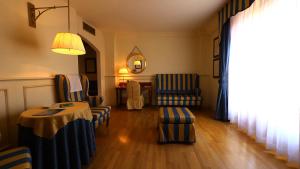 A seating area at Hotel Casale