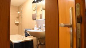 a bathroom with a sink and a bath tub and a sink at FERIENWOHNUNG "Belle Helene" in Wangle