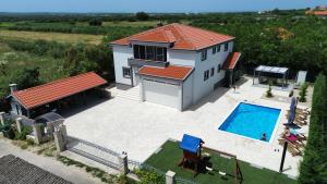 Bazén v ubytování Studio Apartment with pool, Airport Zadar nebo v jeho okolí
