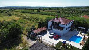 Bazén v ubytování Studio Apartment with pool, Airport Zadar nebo v jeho okolí