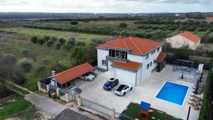Bazén v ubytování Studio Apartment with pool, Airport Zadar nebo v jeho okolí