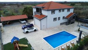 Bazén v ubytování Studio Apartment with pool, Airport Zadar nebo v jeho okolí