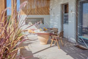 Balkón nebo terasa v ubytování Markos Home