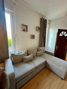 a living room with a couch and a window at Etoile in Ault