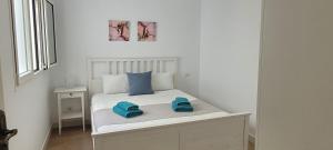 Ένα ή περισσότερα κρεβάτια σε δωμάτιο στο Sabbia Suites Bajamar Famara