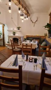 Posezení v ubytování Hotel Pinzgauerhof - Inclusive Evening Dinner and Joker Card in summer